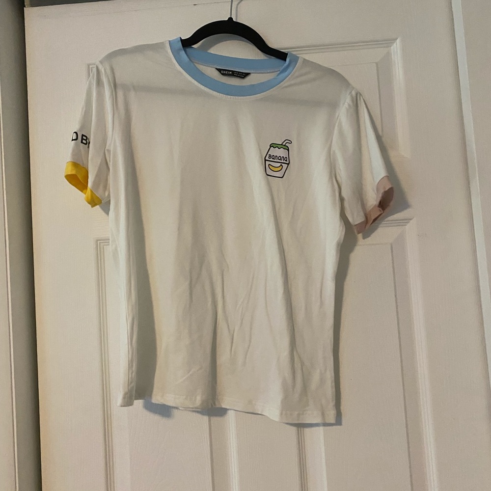 Tee shirt with a banana on it ,sleeve says goodbye